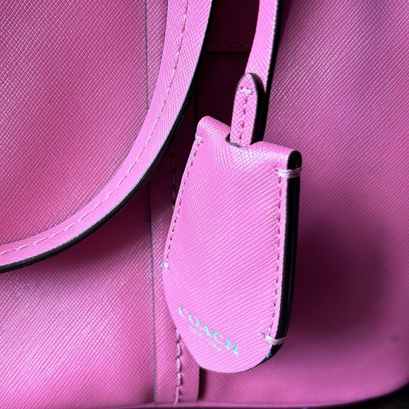 🌸END OF SUMMER SALE 🌸Pretty in Pink! Coach Bag with shoulder and hand straps - Picture 3 of 9